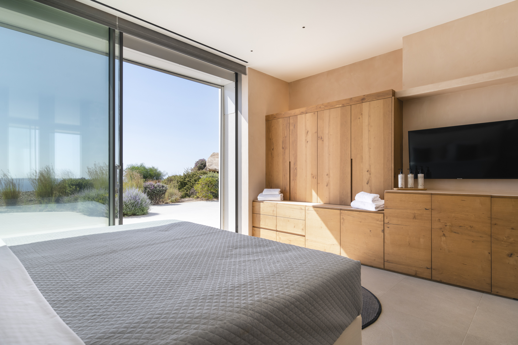 VILLA CAVE | MYKONOS VILLA RENTALS