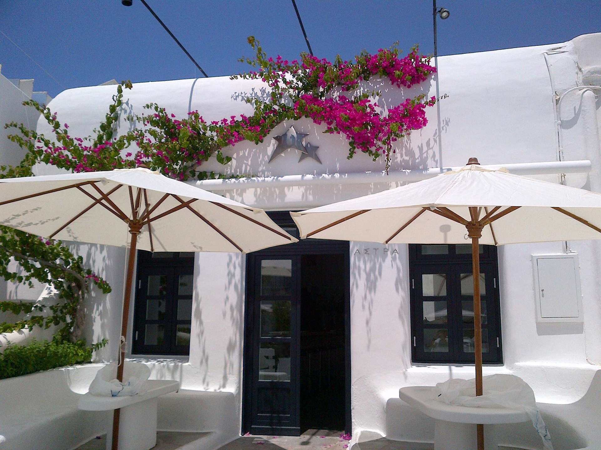 Astra Bar Club Mykonos outside view