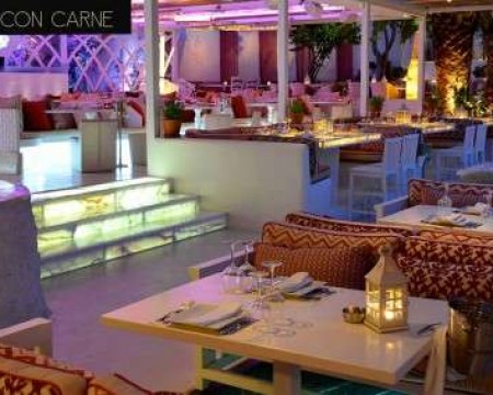 UNO CON CARNE | Mykonos Hip Restaurants